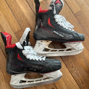 Bauer Vapor 3X Pro Hockey Skates Size 4.5 (Used)