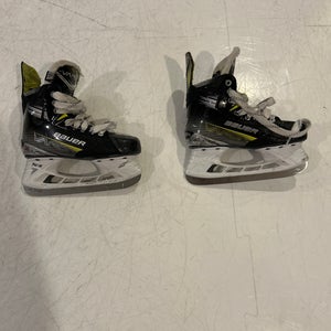 Bauer Vapor X4 Hockey Skates Size 3.5 (Used)