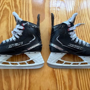 Bauer Vapor X3.5 Hockey Skates Regular Width Size 2 (Used)