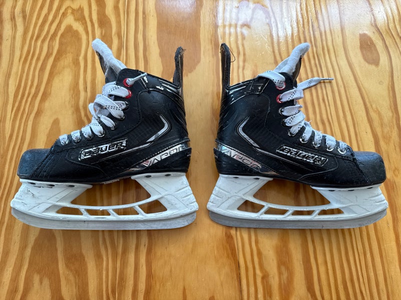 Bauer Vapor X3.5 Hockey Skates Regular Width Size 2 (Used)