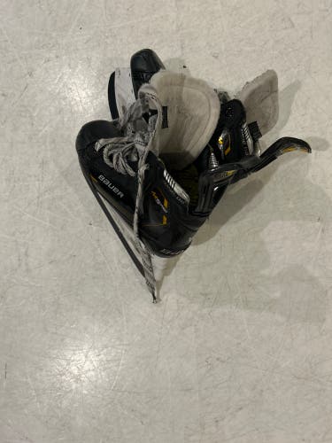 Bauer Supreme M5 Pro Hockey Skates Size 4 (Used)