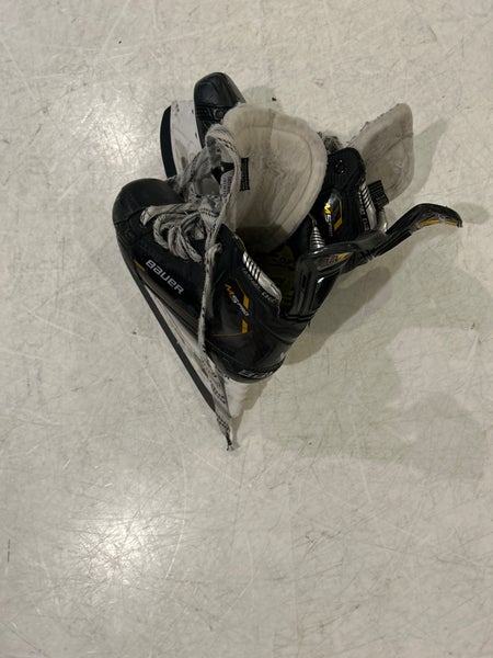 Bauer Supreme M5 Pro Hockey Skates Size 4 (Used)