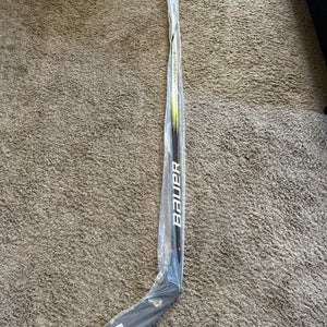 Senior Bauer Vapor Hyperlite 2 Right Handed Hockey Stick P92  (New)