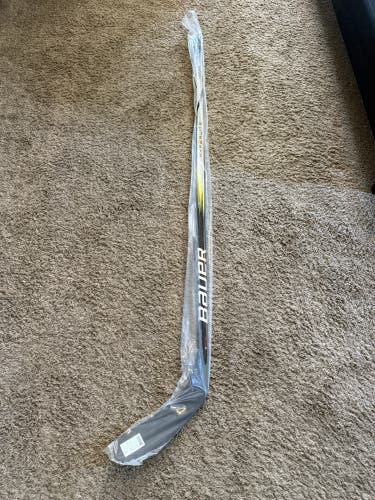 Senior Bauer Vapor Hyperlite 2 Right Handed Hockey Stick P92  (New)