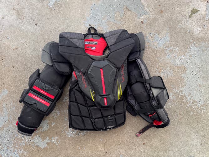 Medium Bauer Vapor Hyperlite 2 Goalie Chest Protector (Used)