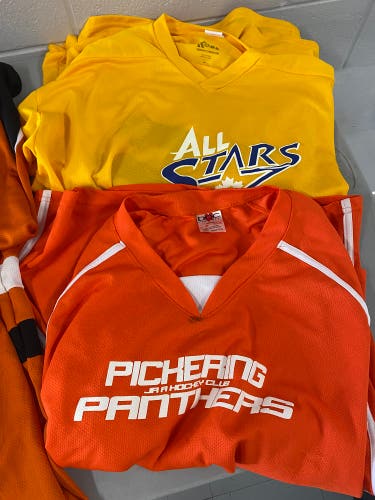 Custom listing 4 XXL jerseys