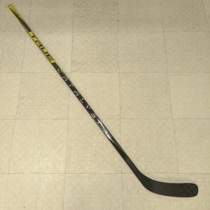 Senior True Catalyst 3X Right Handed Hockey Stick, 65 flex (New)