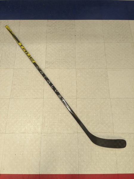 Senior True Catalyst 3X Right Handed Hockey Stick, 65 flex (New)