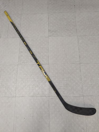 Junior True Catalyst 3X3 Right Handed Hockey Stick, T28, 30 flex (New)