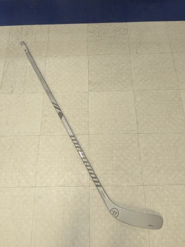 Junior Warrior Alpha LX2 Right Handed Hockey Stick, W88 Curve, 50 Flex (New)