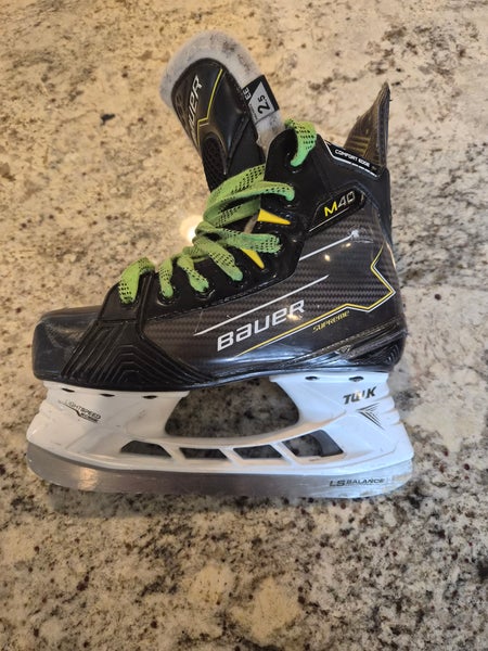 2025 Bauer Supreme M40 Hockey Skates 2.5EE Extra Wide Width Size 2.5 (Used)