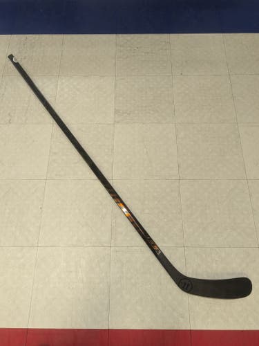 Senior Warrior Covert QR6 pro Right Handed Hockey Stick ,W03 curve, 70 flex (New)