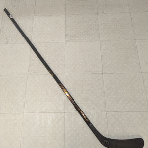 Intermediate Warrior Covert QR6 Pro Right Handed Hockey Stick, W03 curve, 65 flex (New)