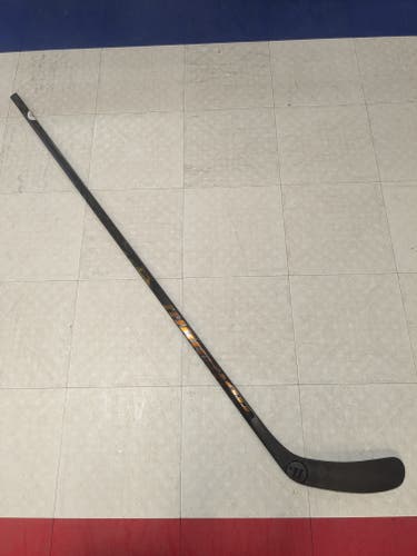 Intermediate Warrior Covert QR6 Pro Right Handed Hockey Stick, W03 curve, 65 flex (New)