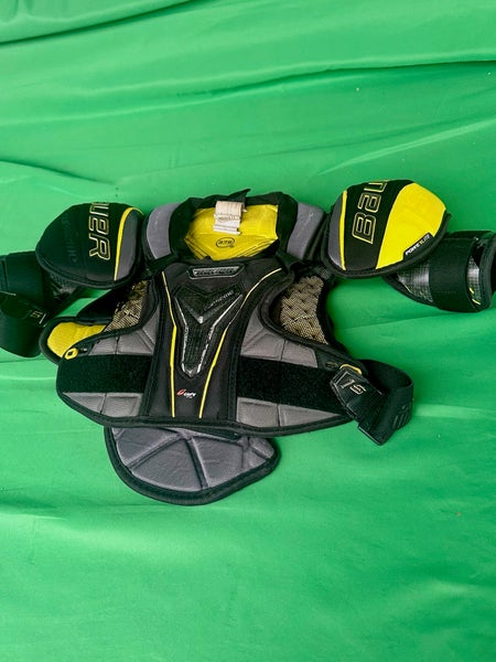 Junior Used Small Bauer Supreme 1S Shoulder Pads