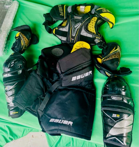Used Medium Bauer Pro Stock Supreme TotalOne MX3 Hockey Pants