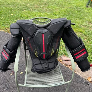 XL Bauer Vapor Hyperlite 2 Goalie Chest Protector Pro Stock (Used)