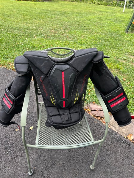 XL Bauer Vapor Hyperlite 2 Goalie Chest Protector Pro Stock (Used)