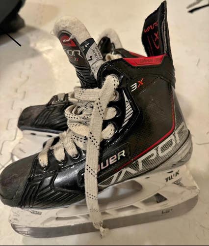 2023 Bauer Vapor 3X Hockey Skates Size 4 (Used)