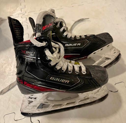 2023 Bauer Vapor X Shift Pro Hockey Skates Regular Width Size 3.5 (Used)