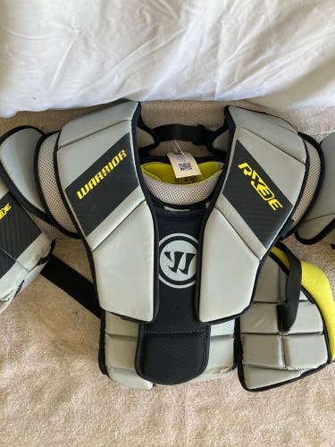 Junior Small / Medium Warrior Ritual X3E Goalie Chest Protector (Used)