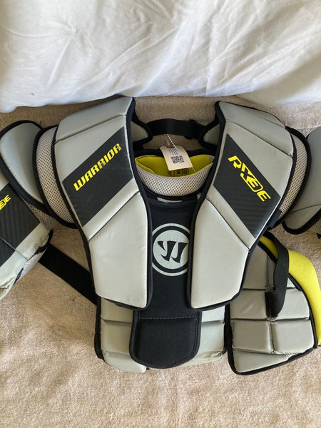 Junior Small / Medium Warrior Ritual X3E Goalie Chest Protector (Used)