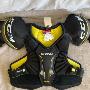 Senior Small CCM Tacks 9040 Shoulder Pads