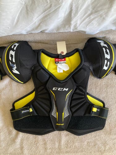 Small Senior CCM Tacks 9040 Shoulder Pads (Used)