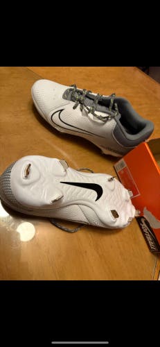 Women's Size M 7.0 (W 8.0) Nike Hyperdiamond 4 (New) softball cleats