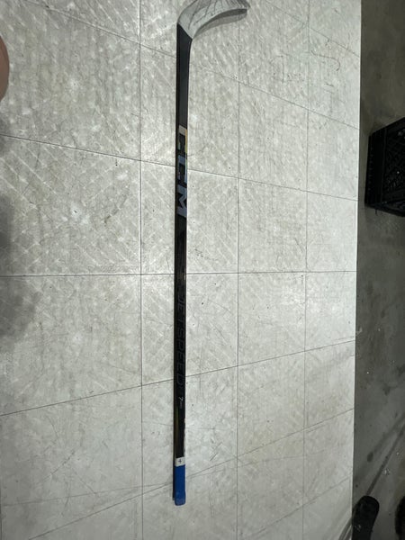 Intermediate CCM Jetspeed FT7 Pro Left Hand Hockey Stick P28 (Used)