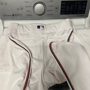 Braves White Men's XL Adult Majestic MLB Issued Game Pants (Used)
