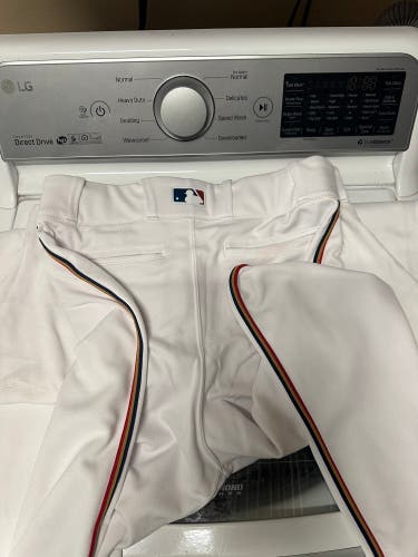 Braves White Men's XL Adult Majestic MLB Issued Game Pants (Used)