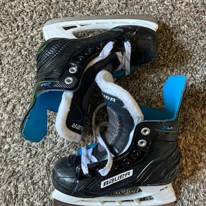 Youth Bauer XLP Hockey Skates Regular Width 11 (Used)