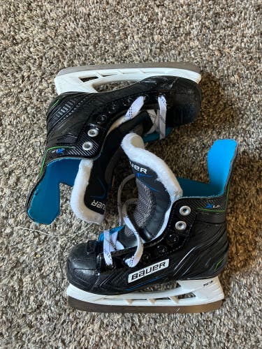 Youth Bauer XLP Hockey Skates Regular Width 11 (Used)