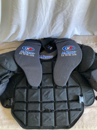 Senior Small Mckenney Goalie Chest Protector (Used)