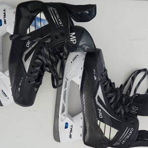 True Catalyst Pro Hockey Skates Regular 8.58 Width Pro Stock 8.5 (Used)