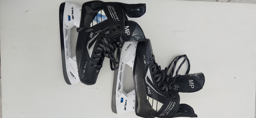 True Catalyst Pro Hockey Skates Regular 8.58 Width Pro Stock 8.5 (Used)