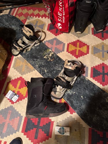 Unisex Burton Blunt Snowboard All Mountain With Bindings (Used)