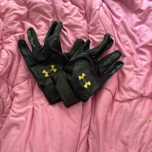 Medium Under Armour Batting Gloves (Used)