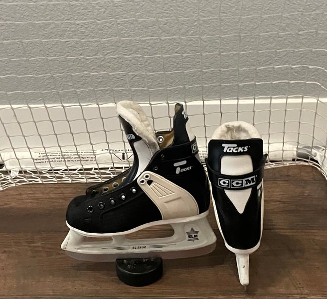 CCM Tacks Hockey Skates Size 1 (Used)