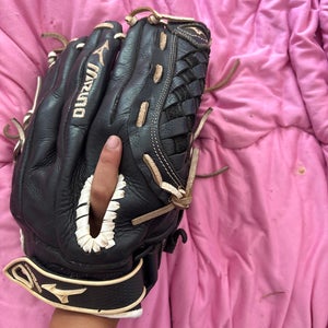 2024 Mizuno RH Outfield Softball Glove 12" (Used)