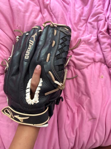 2024 Mizuno RH Outfield Softball Glove 12" (Used)