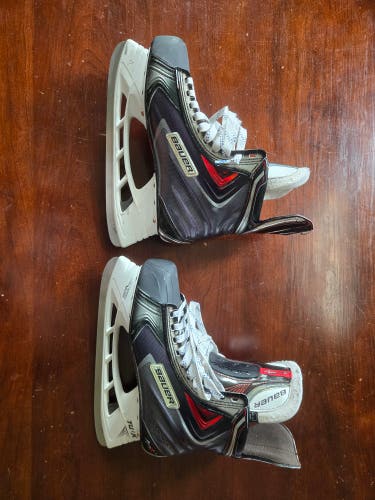 Bauer Vapor APX2 Hockey Skates Regular Width 9.5 (Used)