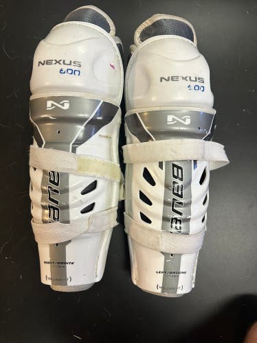 Junior Bauer Nexus 600 11" Shin Pads (Used)