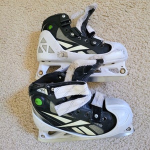 Reebok 7K Hockey Goalie Skates Size 2.5 Youth (Used)