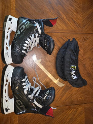CCM JetSpeed FT690 Hockey Skates Regular Width Size 4 (Used)