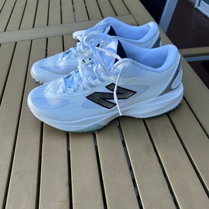 White Unisex Size M 10.5 (W 11.5) Adult New Balance Freeze Low Top Turf Cleats (Used)