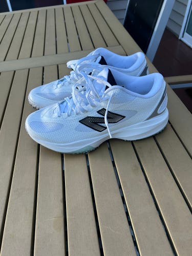 White Unisex Size M 10.5 (W 11.5) Adult New Balance Freeze Low Top Turf Cleats (Used)