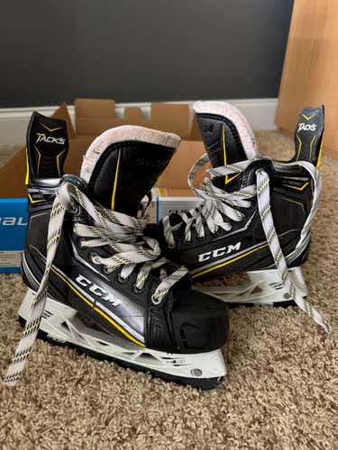CCM Tacks 9090 Hockey Skates Extra Wide Width Size 5 (Used)