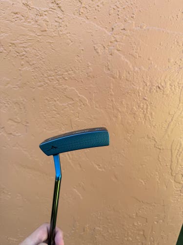Blue Mizuno OMOI Blade Right Handed Putter (Used)